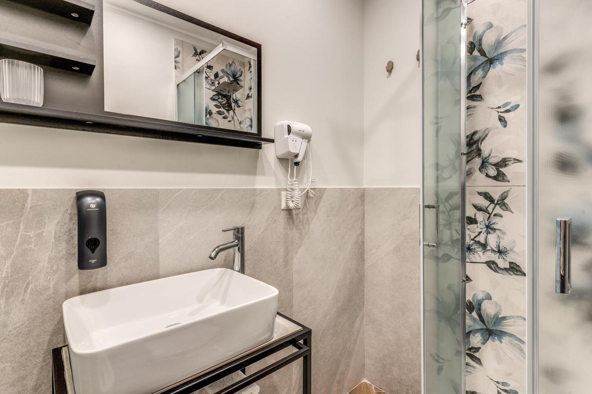Gravina8 - Rooms In เนเปิลส์ ภายนอก รูปภาพ